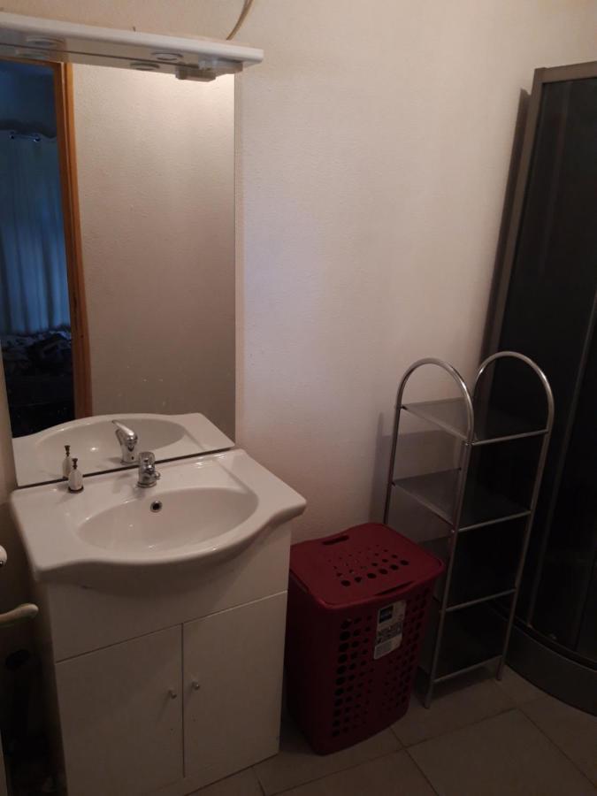 Appartement F1 Meuble 3 Personnes Aubenas Exterior foto
